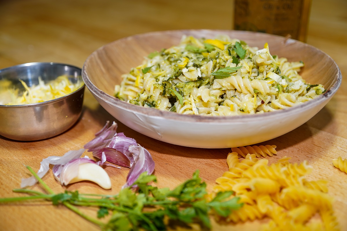 Courgette and garlic pasta